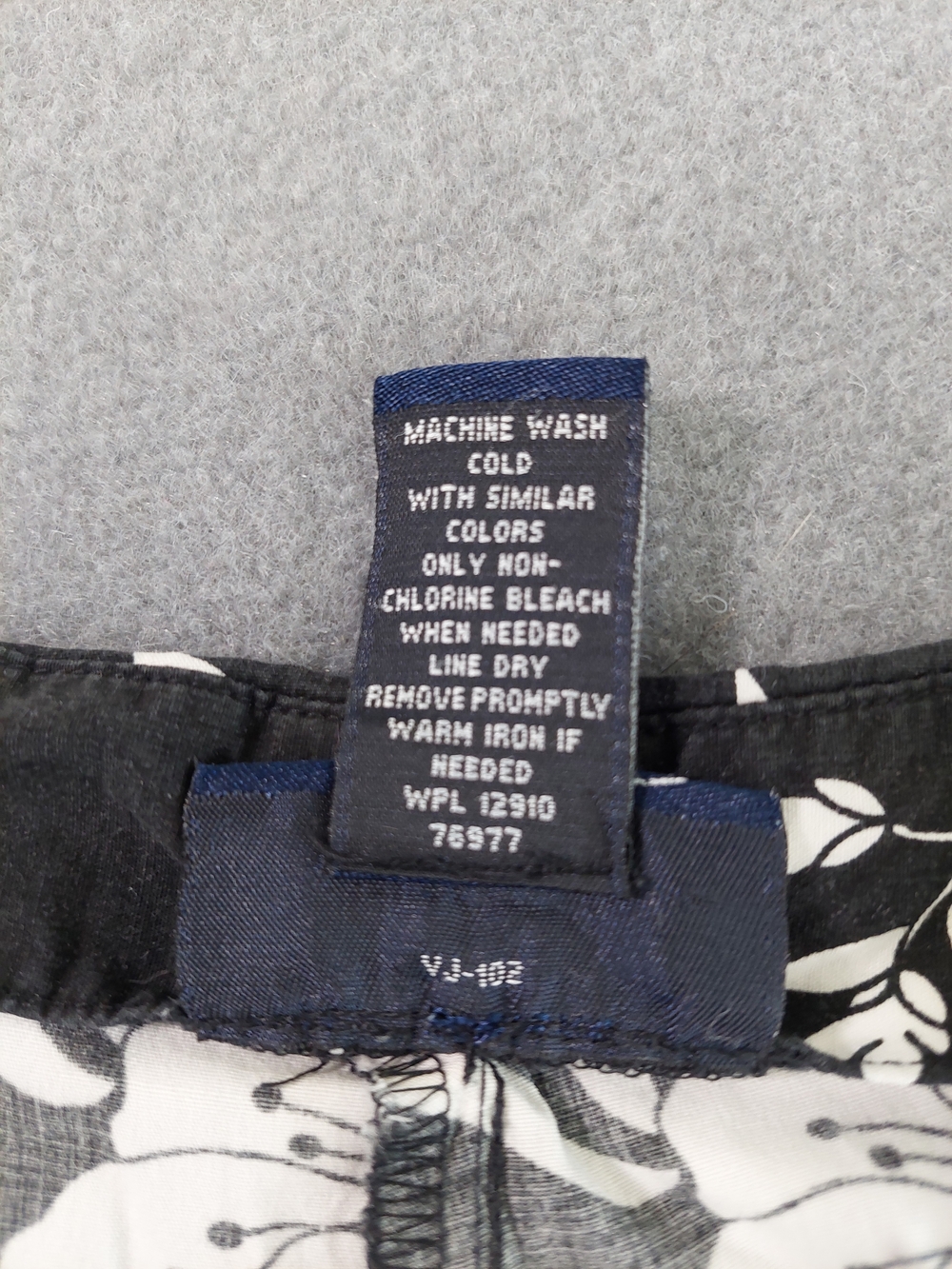 Venezia Jeans Black White Floral Capri Crop Pants Plus Size 16 Mid Rise Slit Hem - Picture 9 of 11